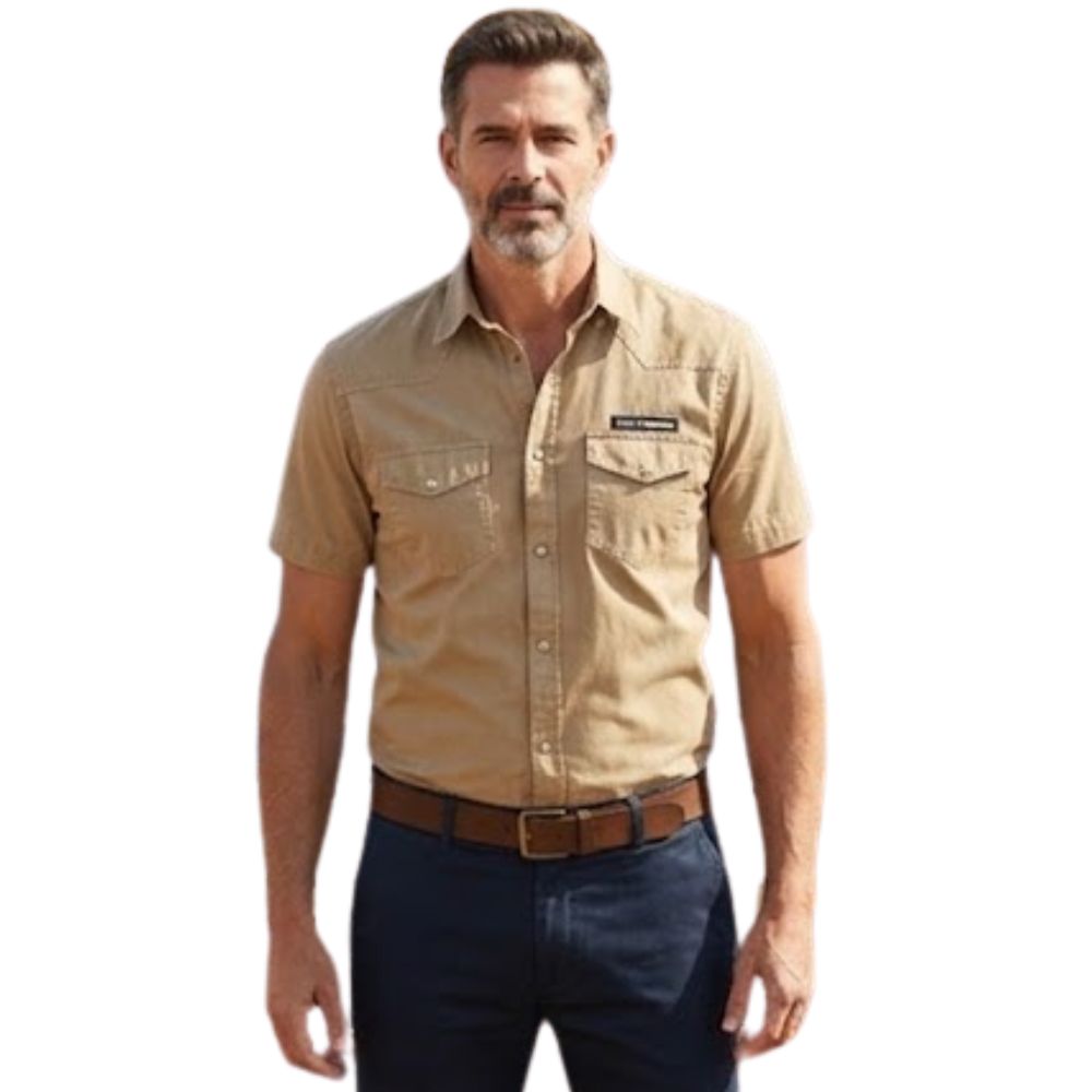 Camisa Masculina TXC RAM Sarja Bege Manga Curta Bolsos Botões De Pressão Logo Aplicado - REF:RAM29223C
