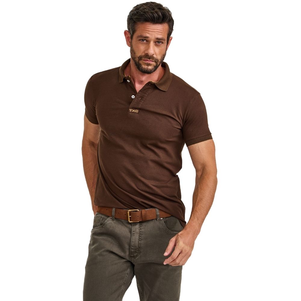 Camisa Polo Masculina TXC Piquet Regular Manga Curta Marrom Escuro Bordado Em Ocre Ref:69135