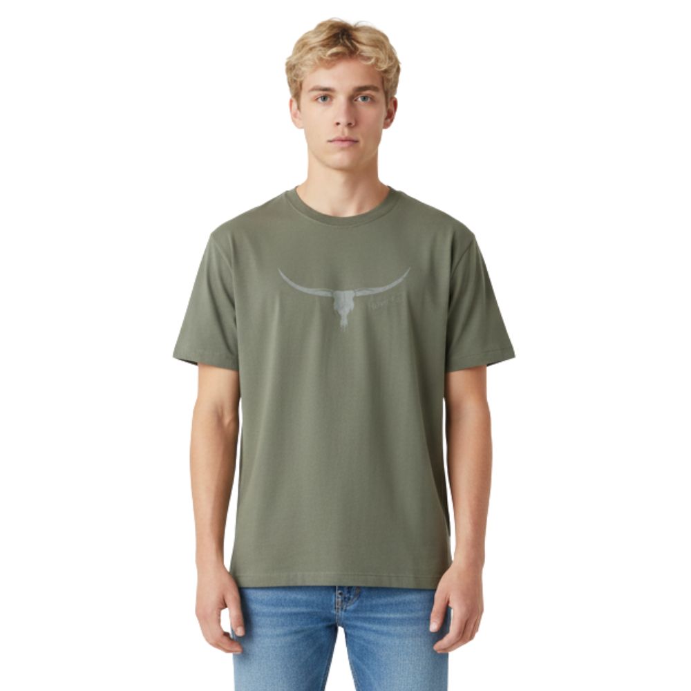 Camiseta Masculina Os Moiadeiros Verde Musgo Com Logo Longhorn Cinza Ref:MC887