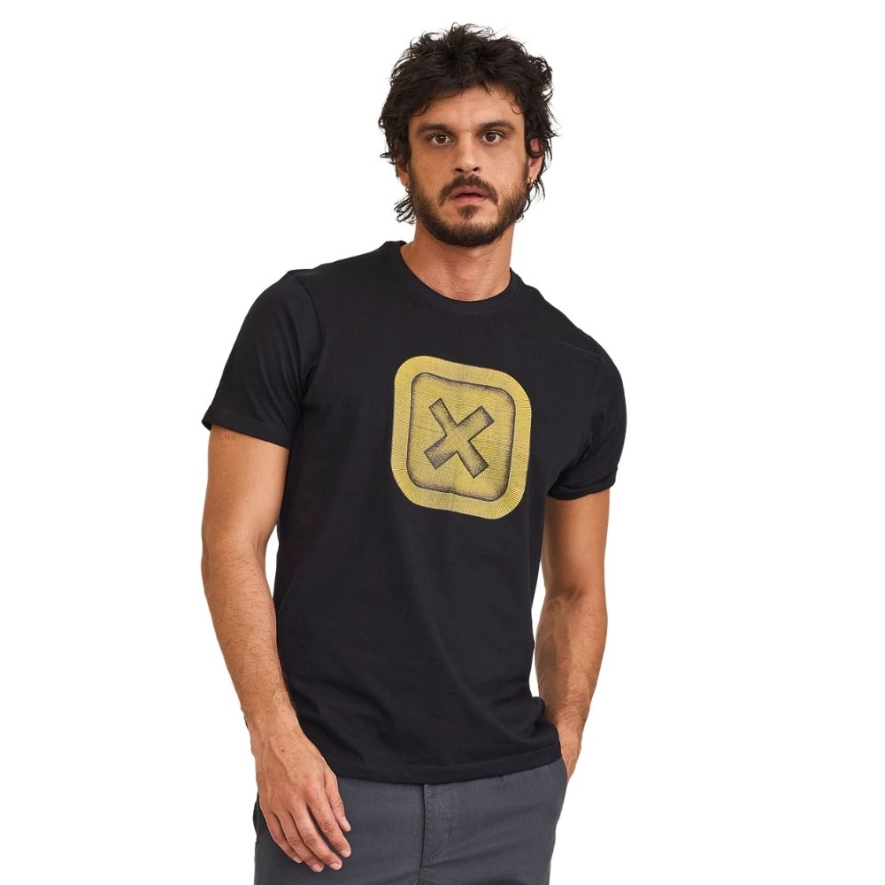 Camiseta Masculina TXC Regular Meia Malha Penteada Manga Curta Preta Com Logo Estampada Em Amarelo/Preto REF: 192292