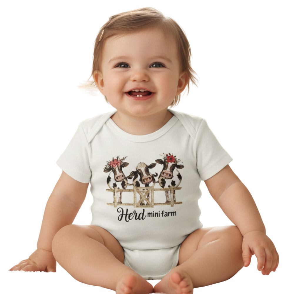 Body Infantil Mini Farm Manga Curta Off White Estampa Herd Vaquinhas Na Cerca Ref MF234