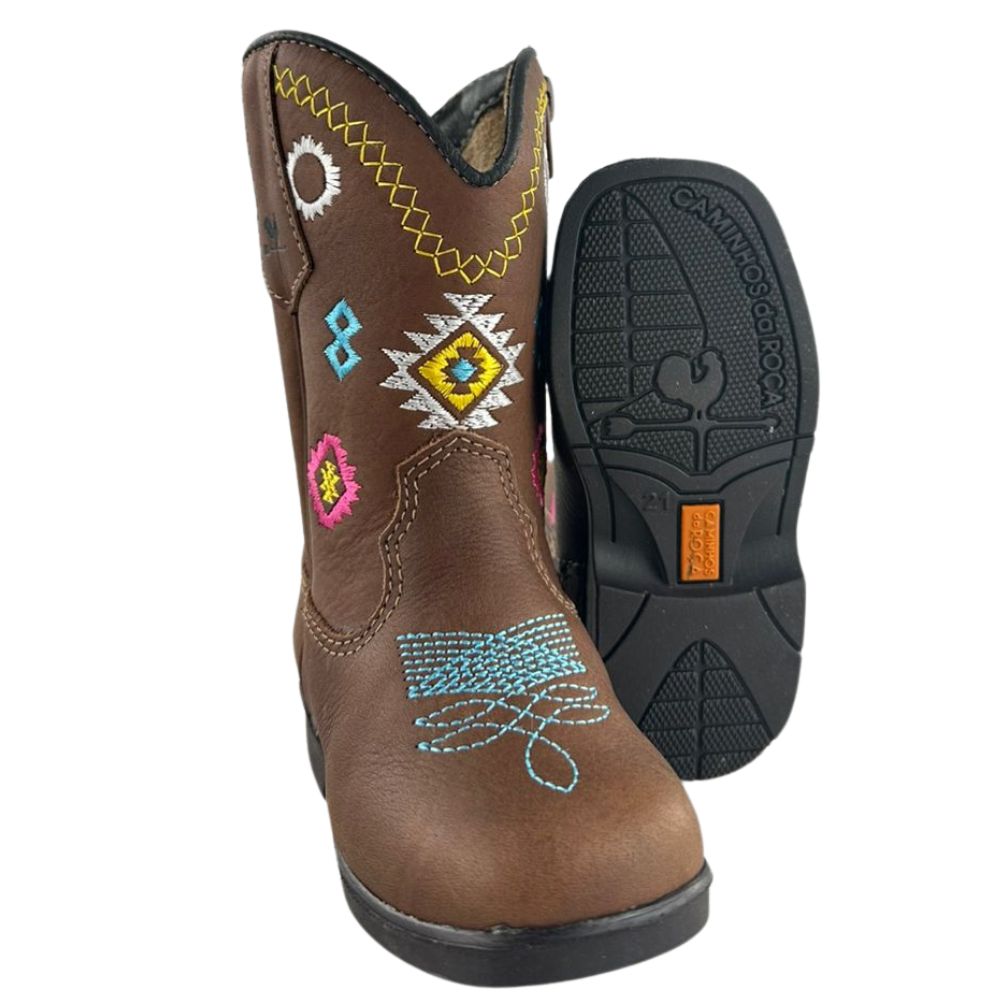 Bota Texana Infantil Caminhos Da Roça C/ Zíper Couro Graxo Chocolate Com Bordados E Florão Azul Ref:MI35