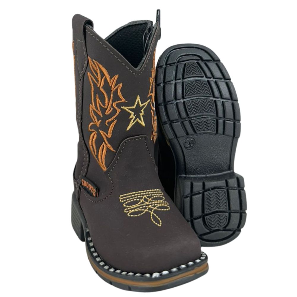 Bota Texana Infantil Zboots Bico Quadrado Couro Nobuck Café Com Bordado Creme E Caramelo Ref:BO019