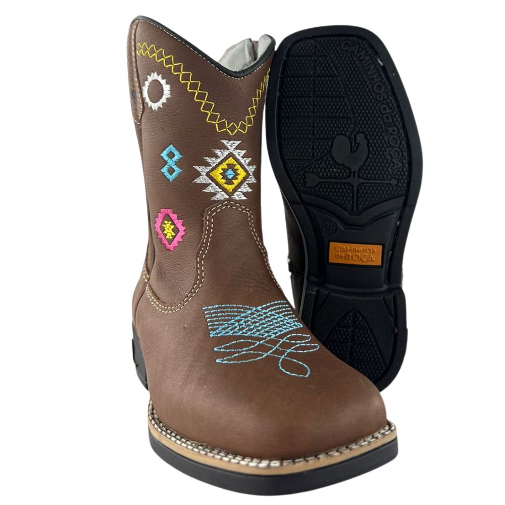 Bota Texana Juvenil Caminhos Da Roça Bico Quadrado Com Zíper Couro Graxo Chocolate Cano Bordado Colorido Ref:MD35
