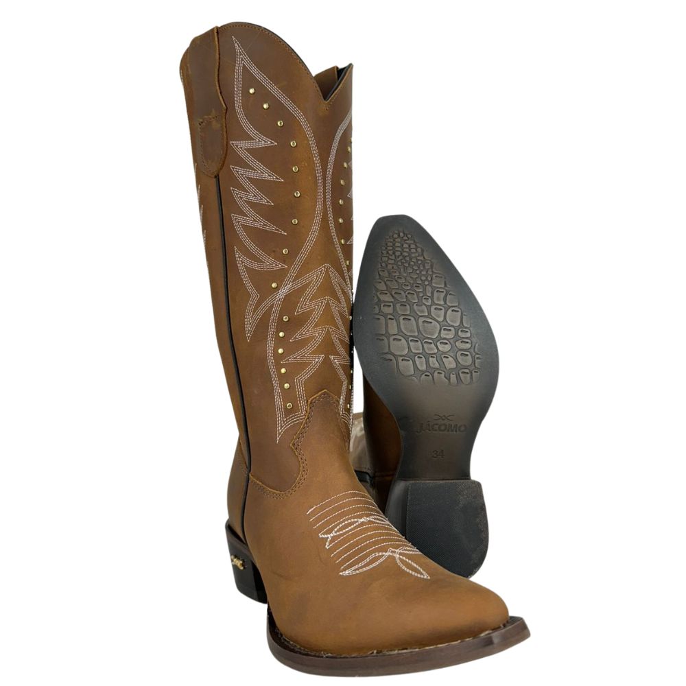 Bota Texana Feminina Jácomo Bico Fino Couro Crazy Amendoa Cano Alto Bordado Cru E Tachinhas Douradas Ref:90221/TCQ