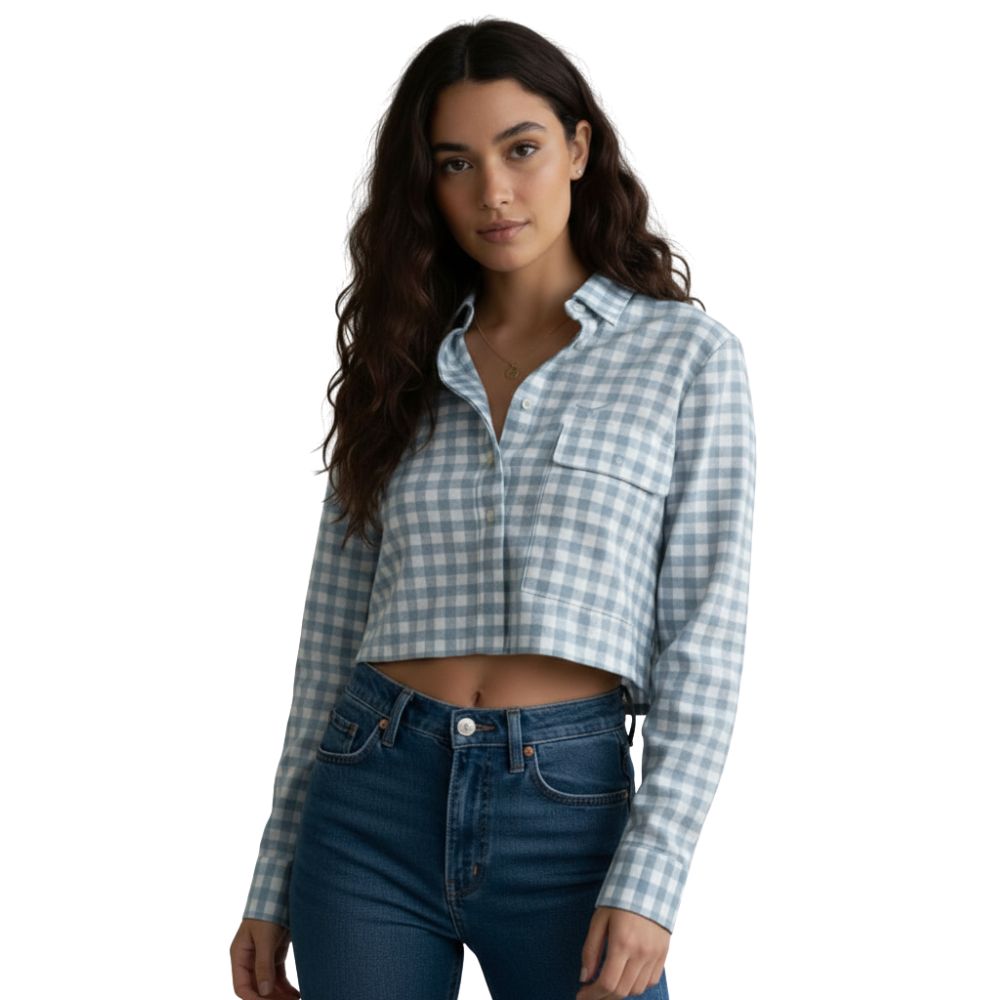 Camisa Cropped Feminina Os Moiadeiros Manga Longa Xadrez Azul Claro E Branco Com Bolso E Logo Azul Ref:CFC32