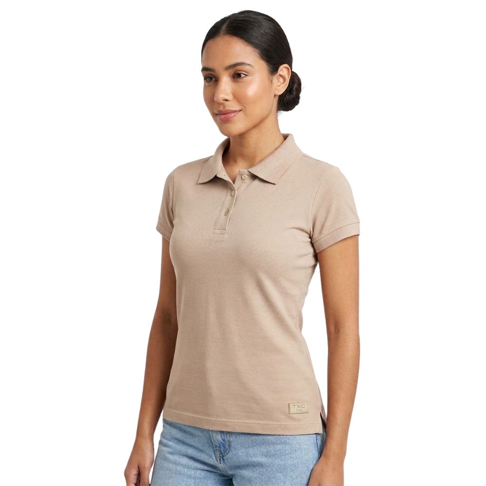 Camisa Polo Feminina TXC Slim Manga Curta Marrom Claro Com Detalhe Bordô E Logo Bordado Dourado Ref:27384