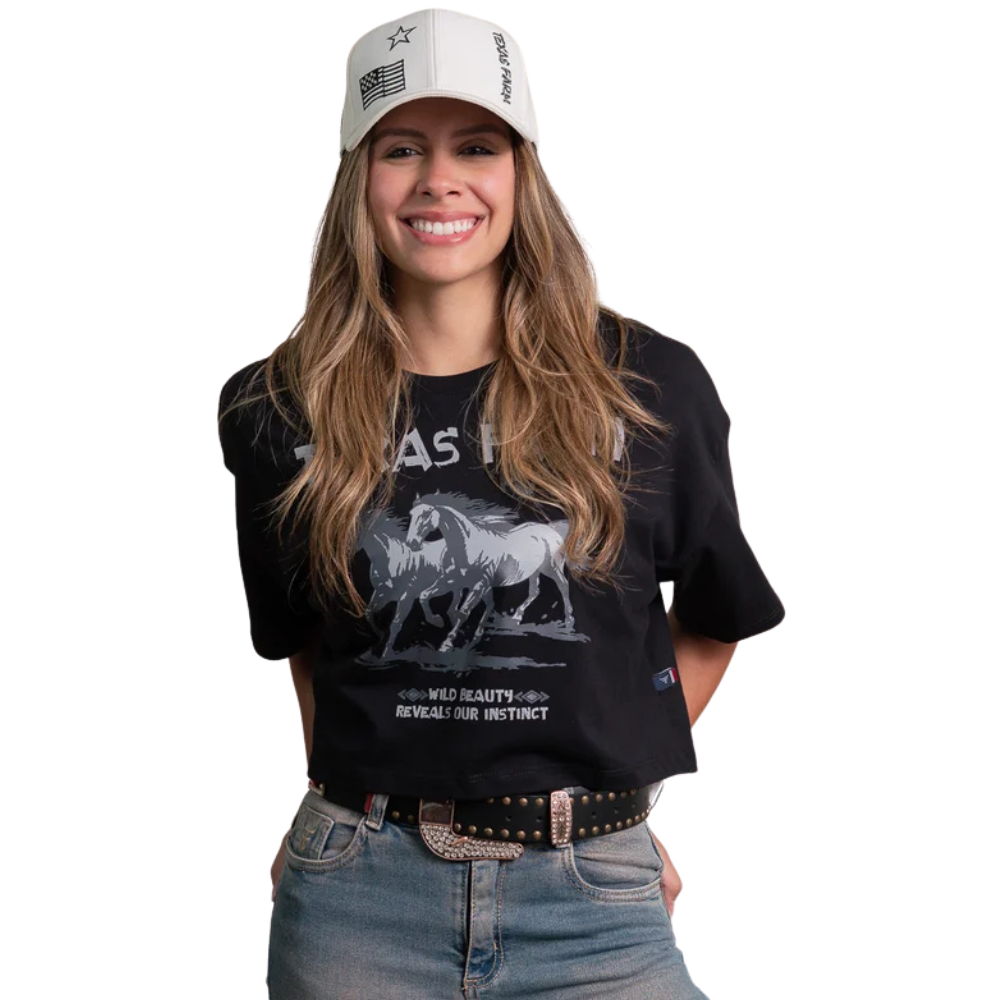 Cropped Feminino Texas Farm Oversized Spirit Manga Curta Preto Estampa Cavalos Cinza Chumbo Ref:CCO001