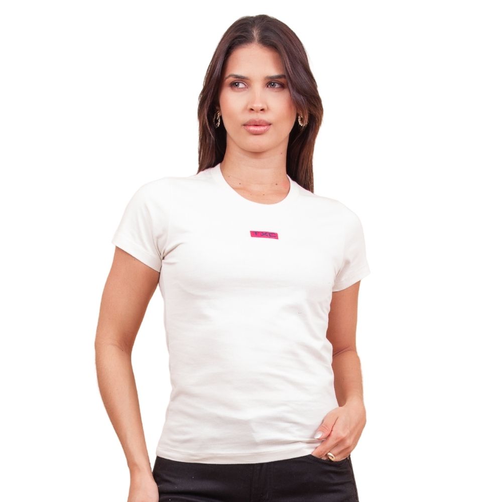 Camiseta Feminina TXC Off White Manga Curta Slim Custom Com Logo Pequena Em Vermelho REF: 50962