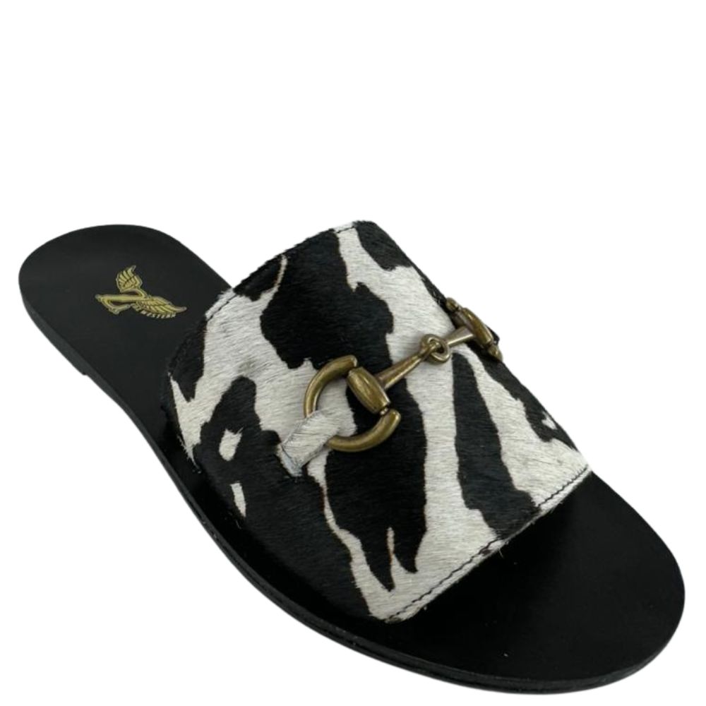 Sandália Rasteirinha Zenz Western Couro Pelo Vaca Preto E Branco Com Bridão Juanita Farm Ref: ZW0325071-1911