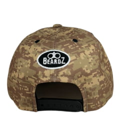 Boné Unissex Beardz Outdoors Camuflado Com Logo Aplicada Em Branco Fundo Preto