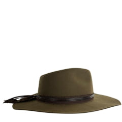 Chapéu Country Stetson Feltro Pino Bandinha De Couro Com Pingente Pena Carneira Em Tecido Ref: 64457