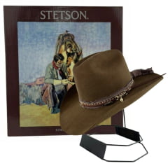 Chapéu Country Stetson Feltro Tabaco Bandinha Tripla Pingente Pena Carneira Tecido Ref:64463
