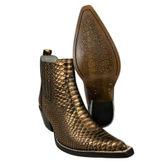 Bota Texana Masculina Vimar Boots Bico Fino Cano Curto Couro Imitação Cobra Snake Bronze Sola CPLAC-V001 REF: 82038