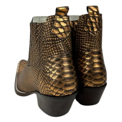 Bota Texana Masculina Vimar Boots Bico Fino Cano Curto Couro Imitação Cobra Snake Bronze Sola CPLAC-V001 REF: 82038