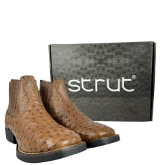 Botina Masculina Strut Couro Avestruz Cheio Tabaco Ref:BOT-STRUT 3036 Bico Quadrado