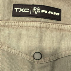 Camisa Masculina TXC RAM Manga Longa Tecido Sarja Bege Bolsos Botões De Pressão Logo Aplicado - Ref:RAM29222L