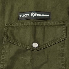 Camisa Masculina TXC RAM Sarja Verde Militar Manga Curta Bolsos Botões De Pressão Logo Aplicado - REF:RAM29223C