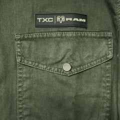 Camisa Masculina TXC RAM Tecido Sarja Verde Militar Manga Longa Bolsos E Botões Logo Aplicado - Ref: RAM29222L