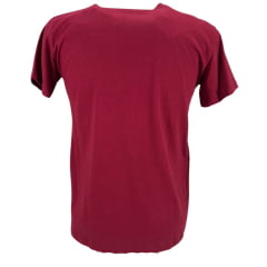 Camiseta Masculina Ariat Manga Curta Vermelho Bordô Com Logo Ferradura Branco