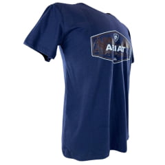Camiseta Masculina Ariat Manga Curta Azul Marinho Com Logo Branco E Preto