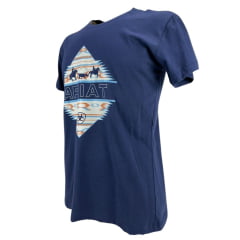 Camiseta Masculina Ariat Manga Curta Azul Marinho Com Logo Estampado Branco E Azul Claro E Cowboy Laçando