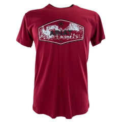 Camiseta Masculina Ariat Manga Curta Bordô Com Logo Preto E Branco