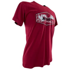 Camiseta Masculina Ariat Manga Curta Bordô Com Logo Preto E Branco