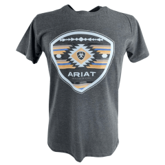 Camiseta Masculina Ariat Manga Curta Cinza Chumbo Com Logo Branco Azul E Bege