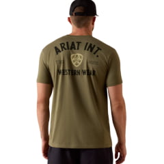 Camiseta Masculina Ariat Manga Curta Verde Militar Estampa Logo Preto Frente E Costas REF:10073962