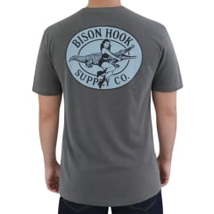 Camiseta Masculina Bison Hook Alligator Manga Curta Grafite Logo Estampado Cinza e Preto Frente Costas