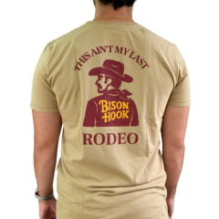 Camiseta Masculina Bison Hook Manga Curta Caqui Logo Estampado Vermelho Frente E Costas