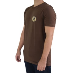 Camiseta Masculina Bison Hook Manga Curta Marrom Logo Estampado Creme Frente E Costas
