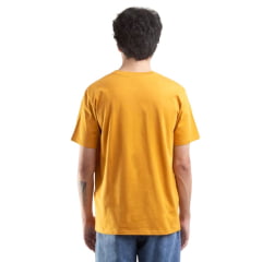 Camiseta Masculina Levi's Manga Curta Mostarda Com Logo Bordado Pequeno Em Dourado Ref:LB002-0243