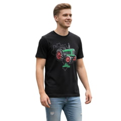 Camiseta Masculina Made In Farm Manga Curta Preto Estampada Trator Em Verde E Vermelho Camiseta Masculina Made In Farm Manga Curta Preto Estampada Trator Em Verde E Vermelho