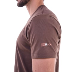 Camiseta Masculina Ox Horns Manga Curta Marrom Com Aplicação Ampérica em Marrom Ref: 1871