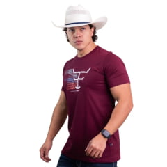 Camiseta Masculina Texas Farm Manga Curta Vermelho Vinho Logo Branco E Detalhes Coloridos Ref:CM583