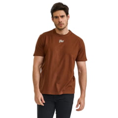 Camiseta Masculina TXC Manga Curta Regular Meia Malha Marrom Estampada Logo Frente E Costas Em Creme Ref:192511