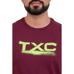 Camiseta Masculina TXC Manga Curta Regular Meia Malha Vinho Estampada Logo Verde Neon Ref:192467