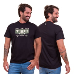 Camiseta Masculina TXC Preta Regular Custom Manga Curta Com Logo Grande Bege Fundo Verde Ref.192186