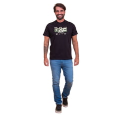 Camiseta Masculina TXC Preta Regular Custom Manga Curta Com Logo Grande Bege Fundo Verde Ref.192186