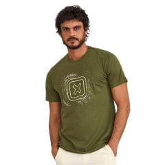 Camiseta Masculina TXC Regular Meia Malha Penteada Manga Curta Verde Militar Logo Estampado Verde Claro REF: 192348