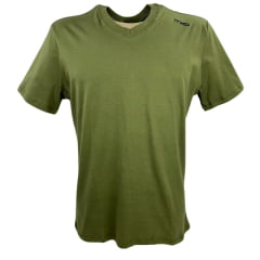 Camiseta Masculina TXC Verde Militar Classic Regular Manga Curta Decote V Com Logo Bordada em Preto Ref.192161