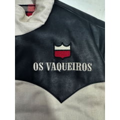 Colete Masculino Os Vaqueiros West Areia Com Pala Em Preto Forro Xadrez Logo Bordada R:22001