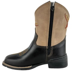 Bota Texana Infantil Aragoni Bico Quadrado Couro Fóssil Café Com Marfim Bordado Logo E Florão Sola PVC Poney - Ref. A020