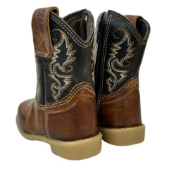 Bota Texana Infantil Aragoni Bico Quadrado Couro Fóssil Pinhão Com Café Bordado Branco e Amarelo Sola PVC - Ref. A006