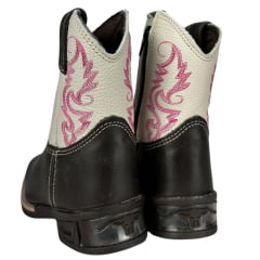 Bota Texana Infantil Aragoni Feminina Couro Fóssil Café C/ Marfim C/ Zíper E Bordado Boiadeira Em Rosa C/ LED Ref:A006L