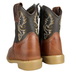 Bota Texana Infantil Baby Aragoni Bico Quadrado Couro Fóssil Pinhão Sella Café Com Bordado Branco E Amarelo Ref:A006