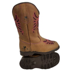 Bota Texana Infantil Caminhos da Roça Bico Quadrado Couro Caramelo/Pink Com Zíper e Bordado em Relevo Pink Ref.M123