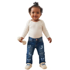 Calça Bebê Baby Ranch Jeans Azul Médio Barra Flare Com Aplique Laço E Bota Em Azul E Branco Ref:3009 Calça Bebê Baby Ranch Jeans Azul Médio Barra Flare Com Aplique Laço E Bota Em Azul E Branco Ref:3009